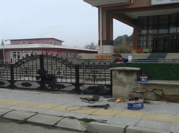 ÖĞRETMENEVİ BAHÇE DUVARI VE KAPILARI YENİLENDİ.